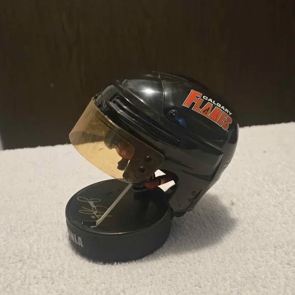 Calgary Flames Fan Lot - 4 Collectible Items - Picture 6 of 10